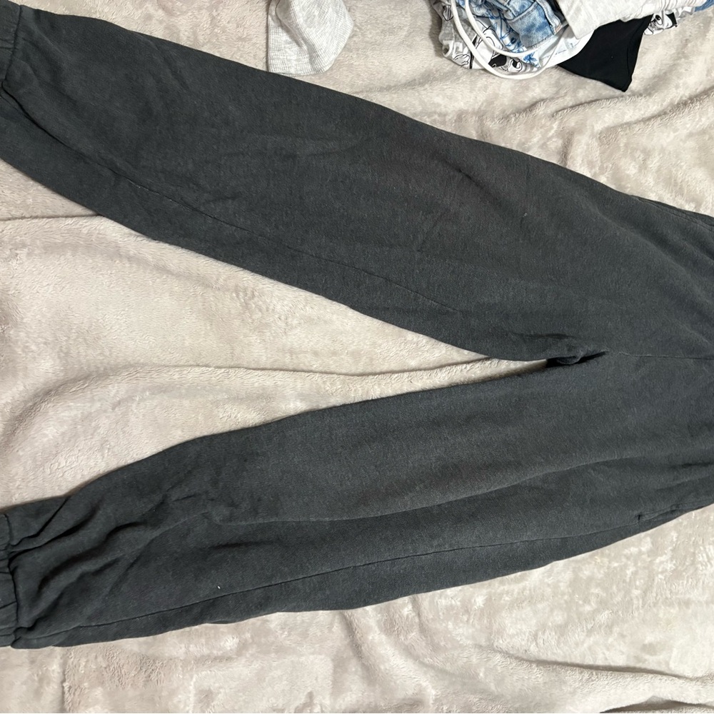 Women’s dark grey cuffed sweat pants